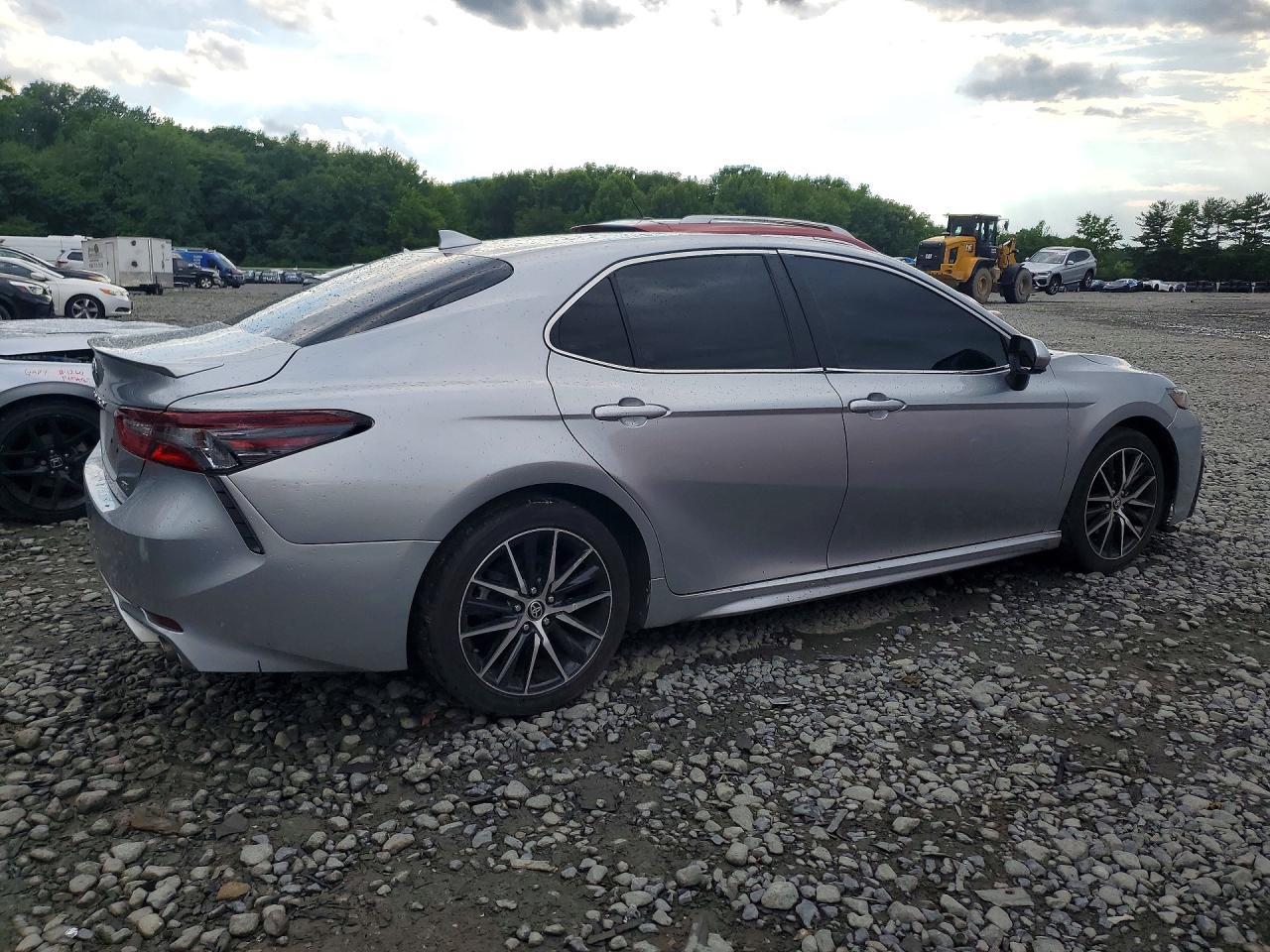 2021 Toyota Camry Se - Image 3