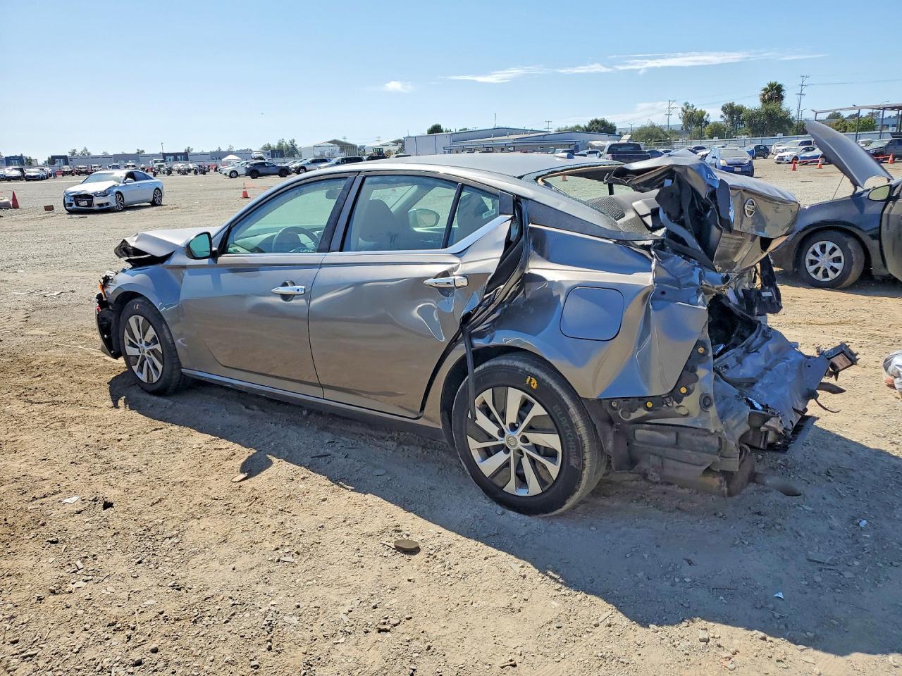 2019 Nissan Altima S - Фото 2