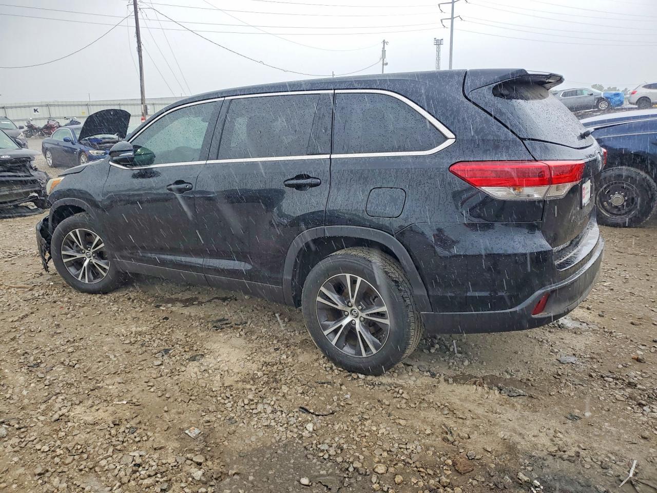 2019 Toyota Highlander Le - Фото 2