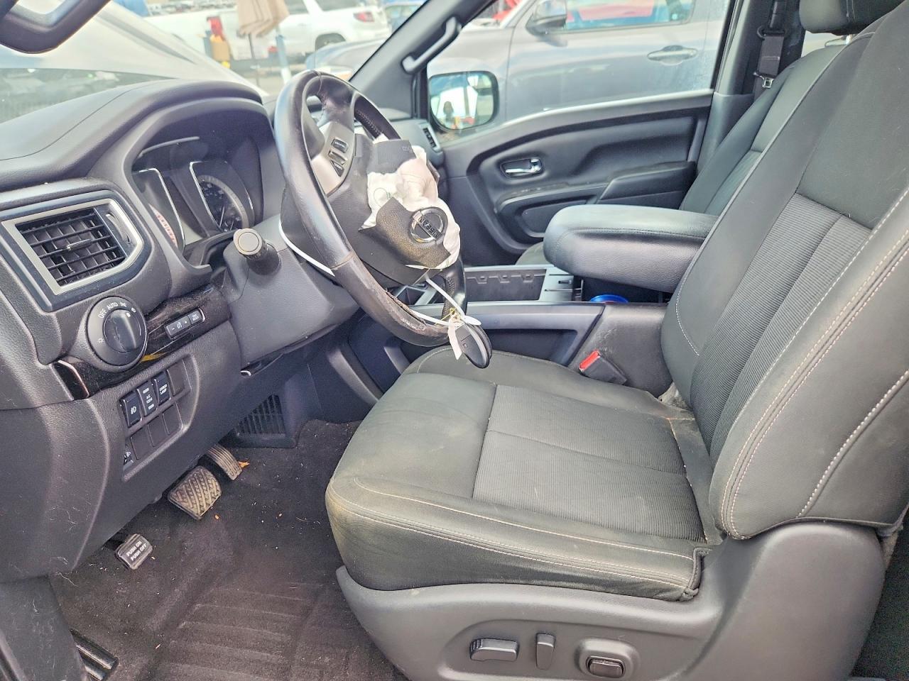 2018 Nissan Titan - Фото 7