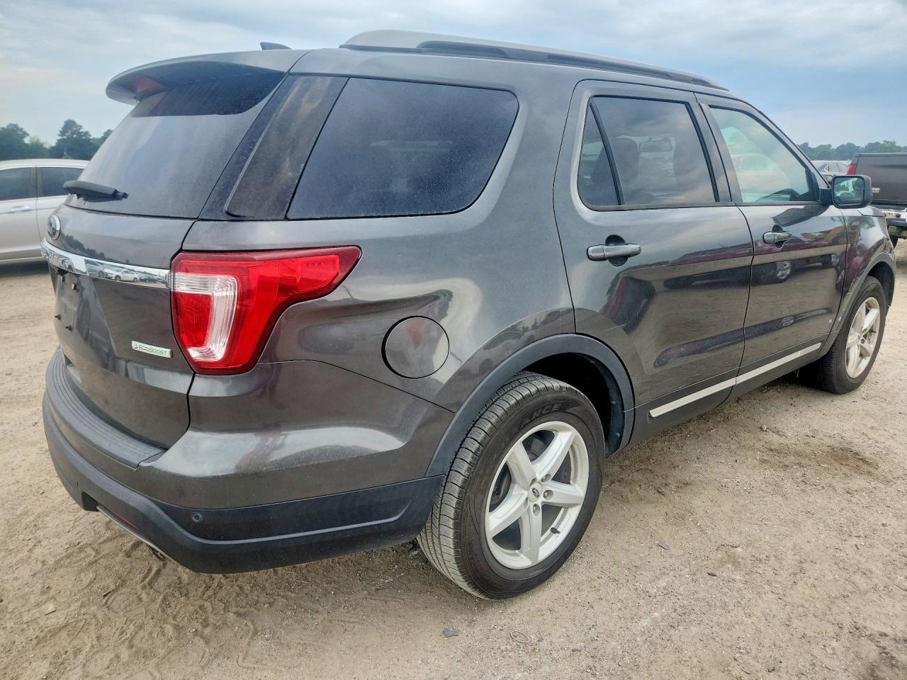 2019 Ford Explorer Xlt - Фото 3