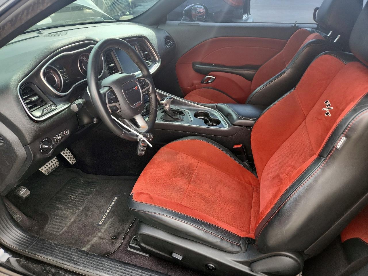 2016 Dodge Challenger R - Image 7