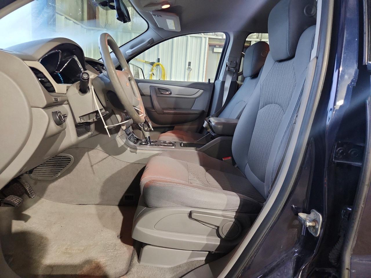 2017 Chevrolet Traverse Ls - Фото 7