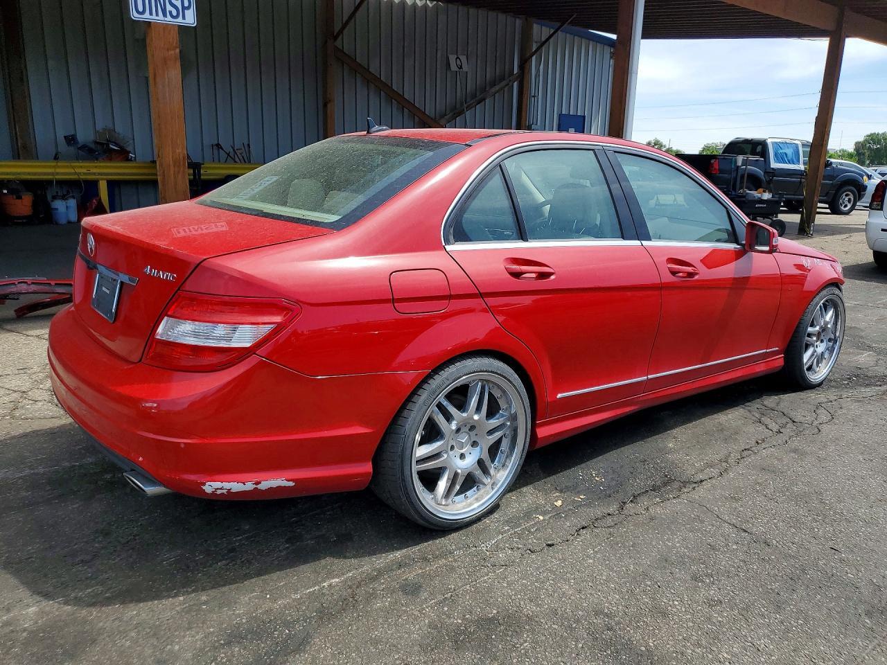 2010 Mercedes-Benz C 300 4Matic - Фото 3