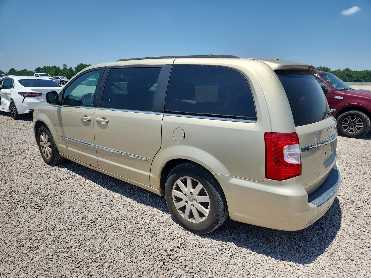 2011 Chrysler Town & Country Touring L - Фото 2