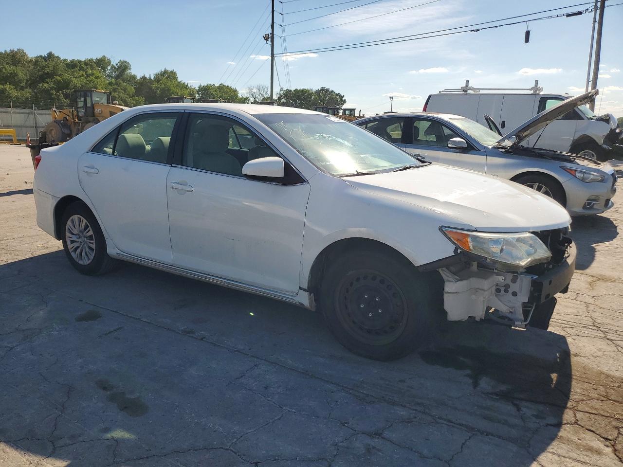2013 Toyota Camry Le - Фото 4