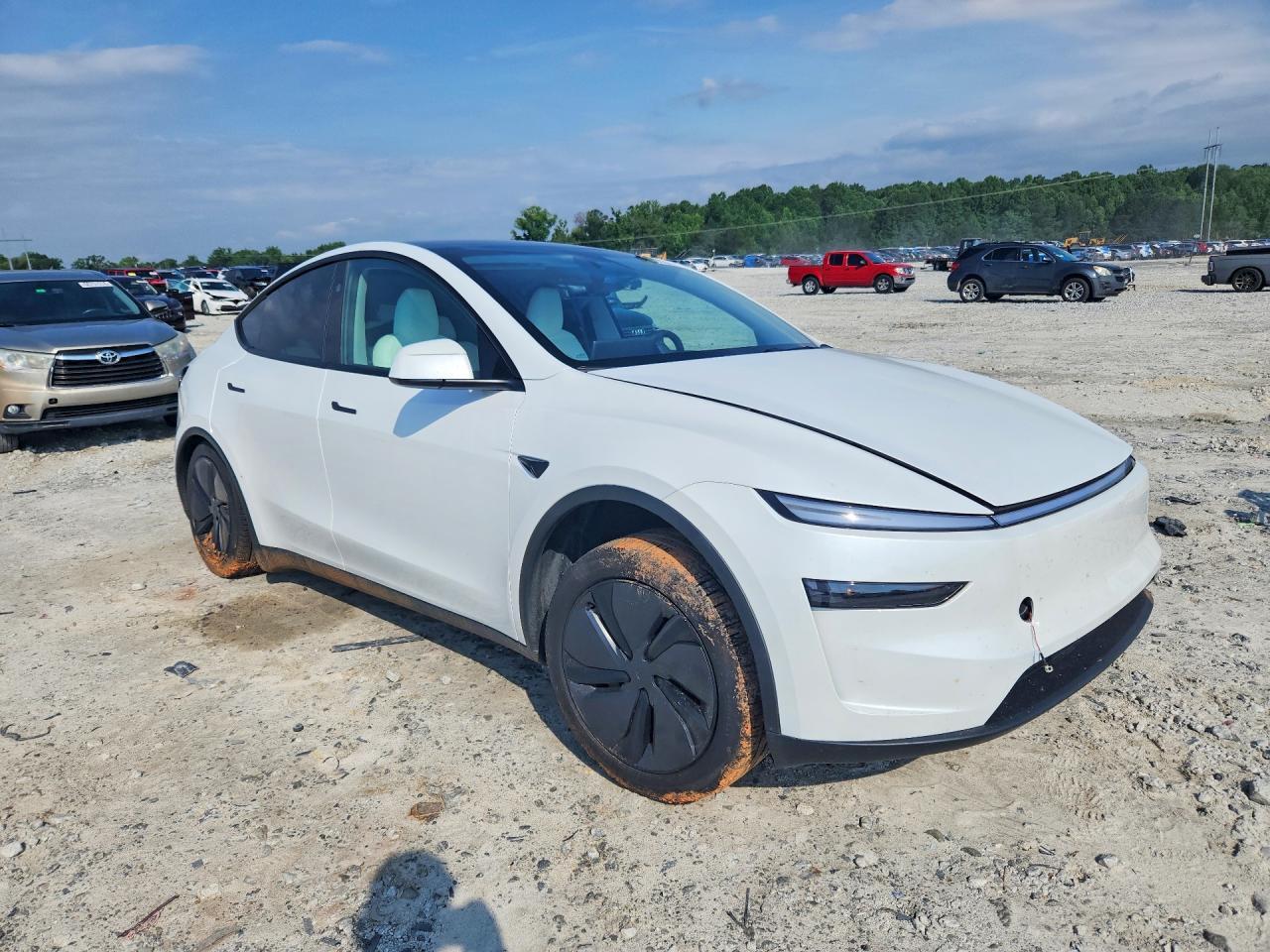 2026 Tesla Y - Фото 4