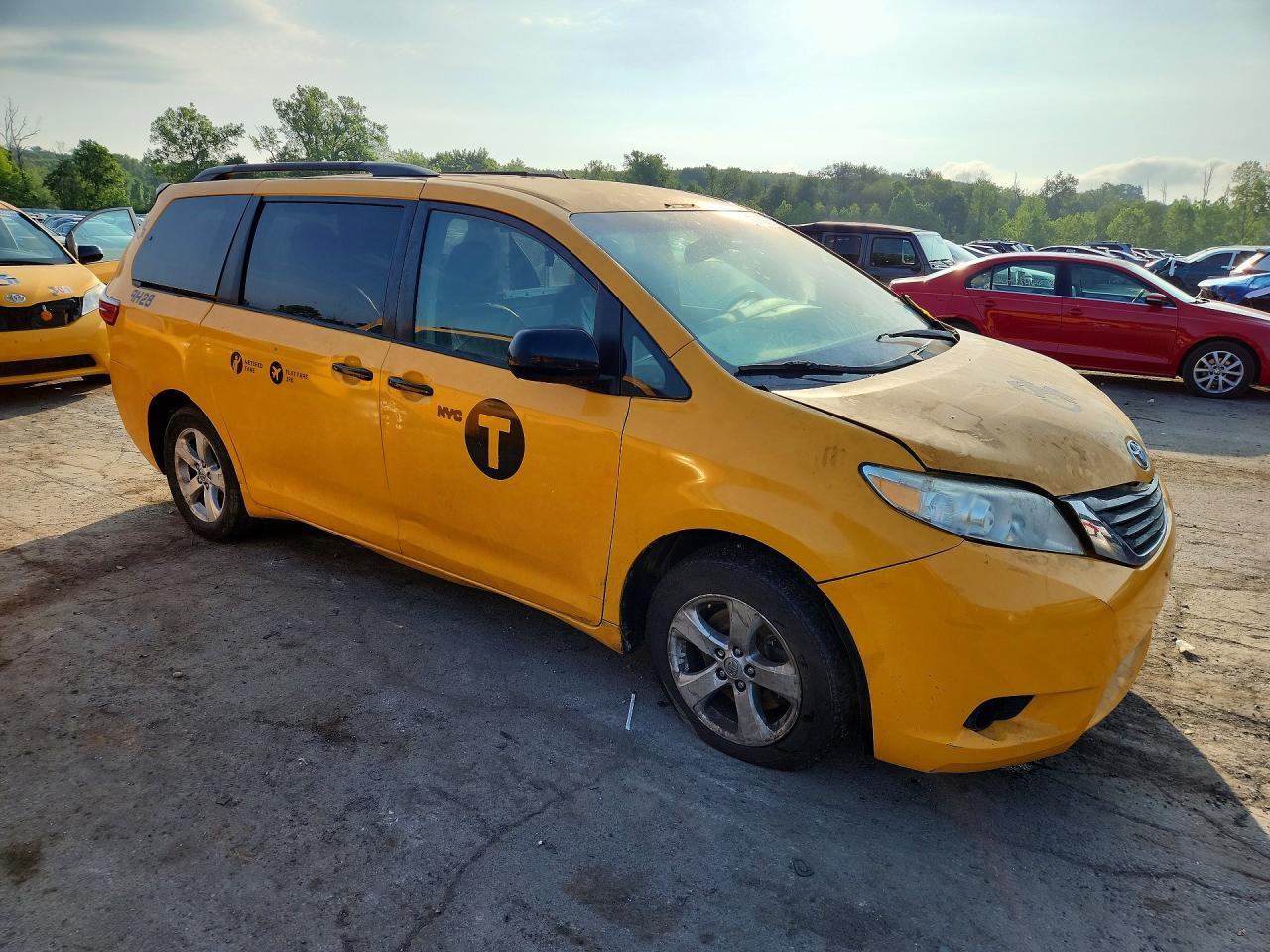 2017 Toyota Sienna Le Mobility - Image 4