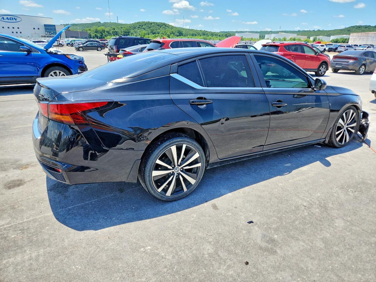 2021 Nissan Altima Sr - Фото 3