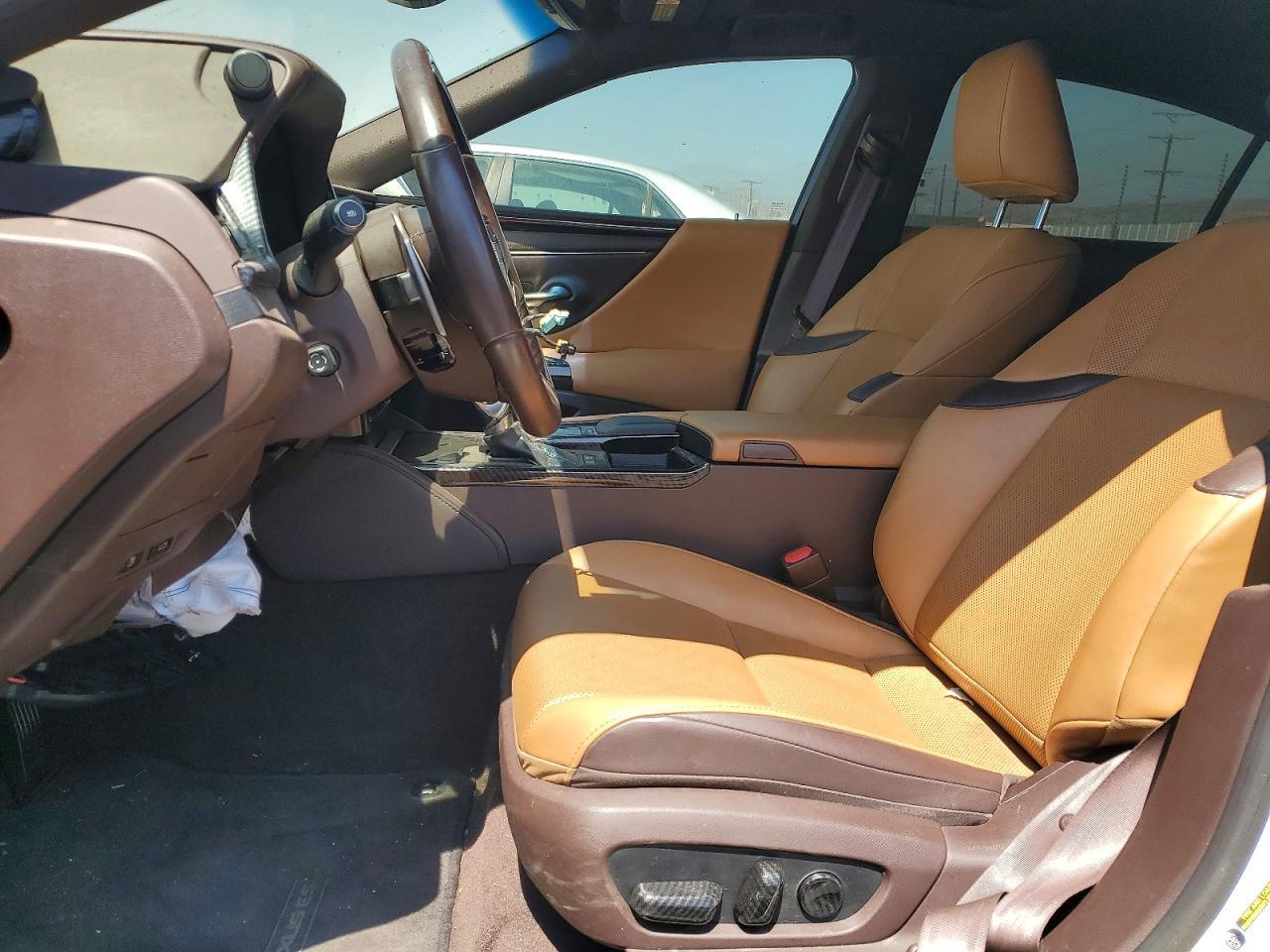 2020 Lexus Es 300H - Фото 7