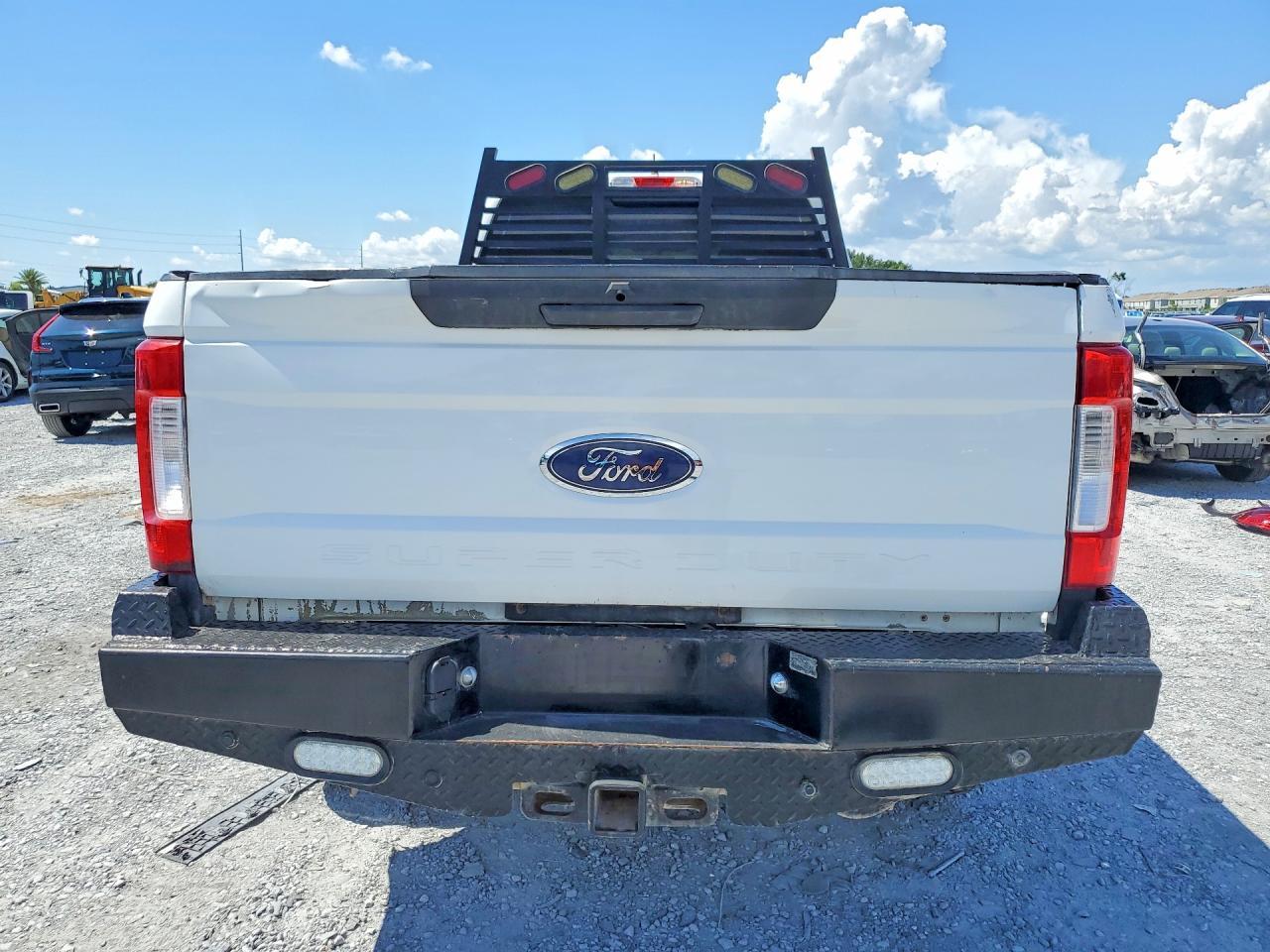 2018 Ford F350 Super Duty - Фото 6