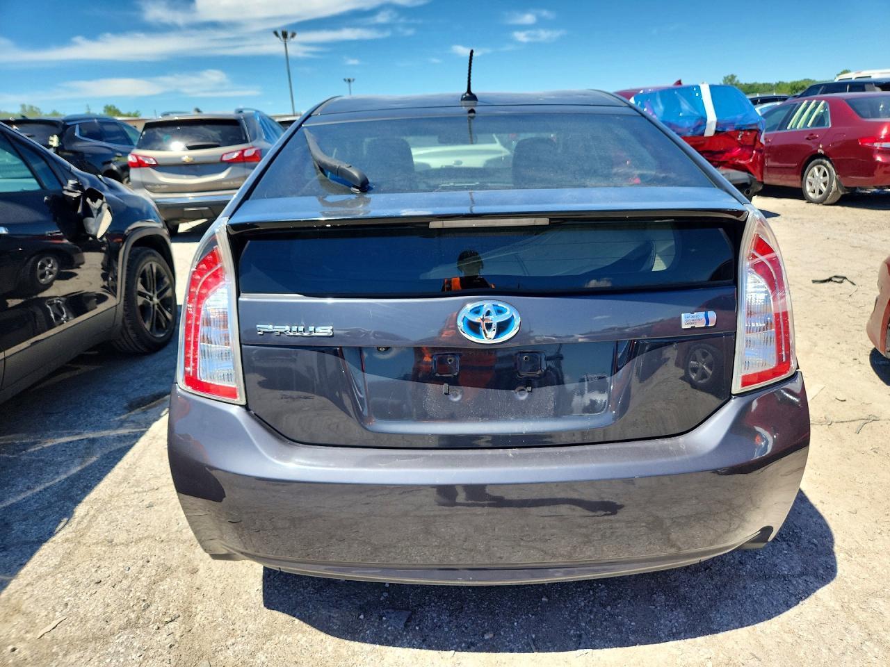 2015 Toyota Prius Three - Фото 6