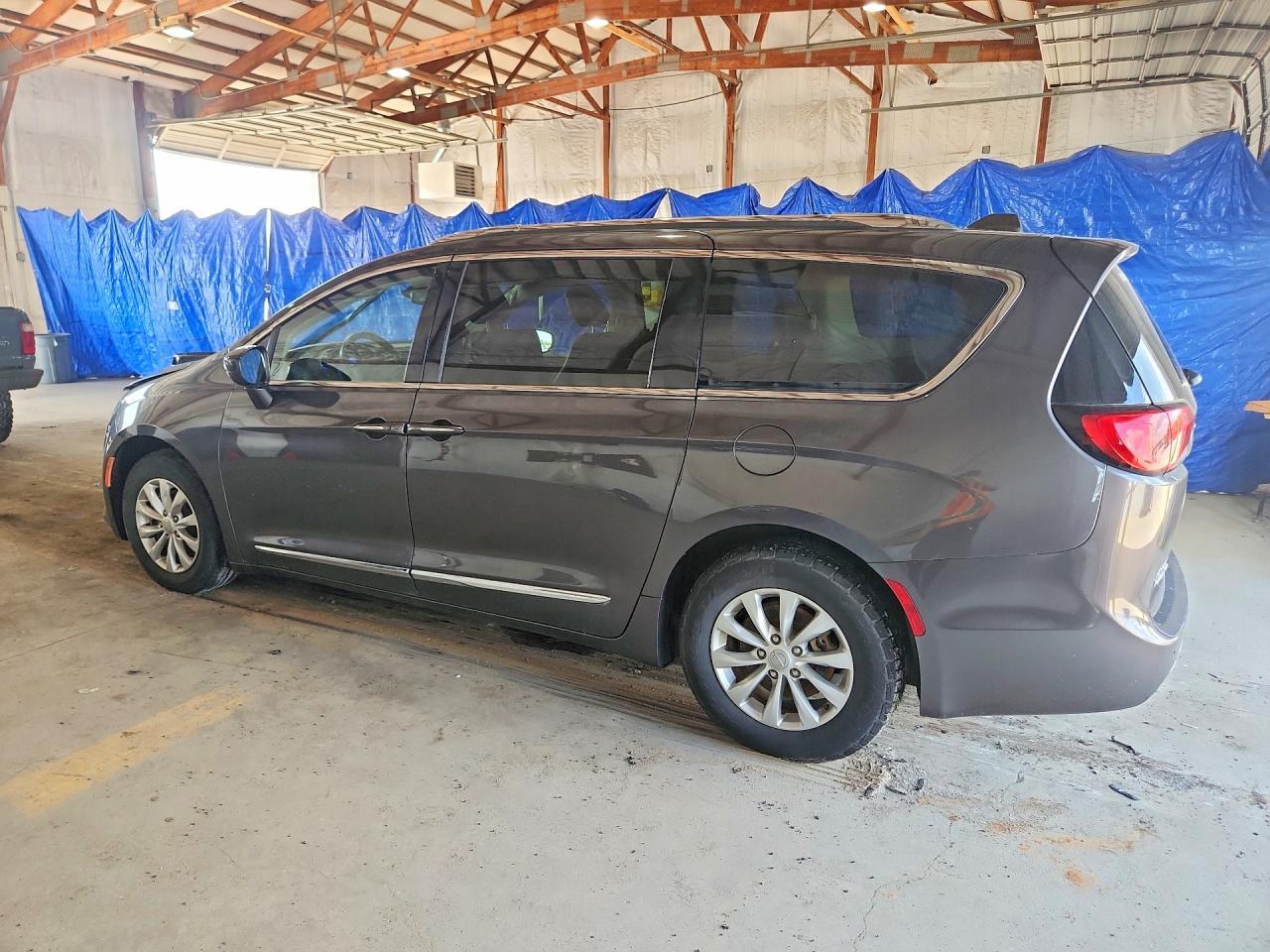 2018 Chrysler Pacifica Touring L - Фото 2