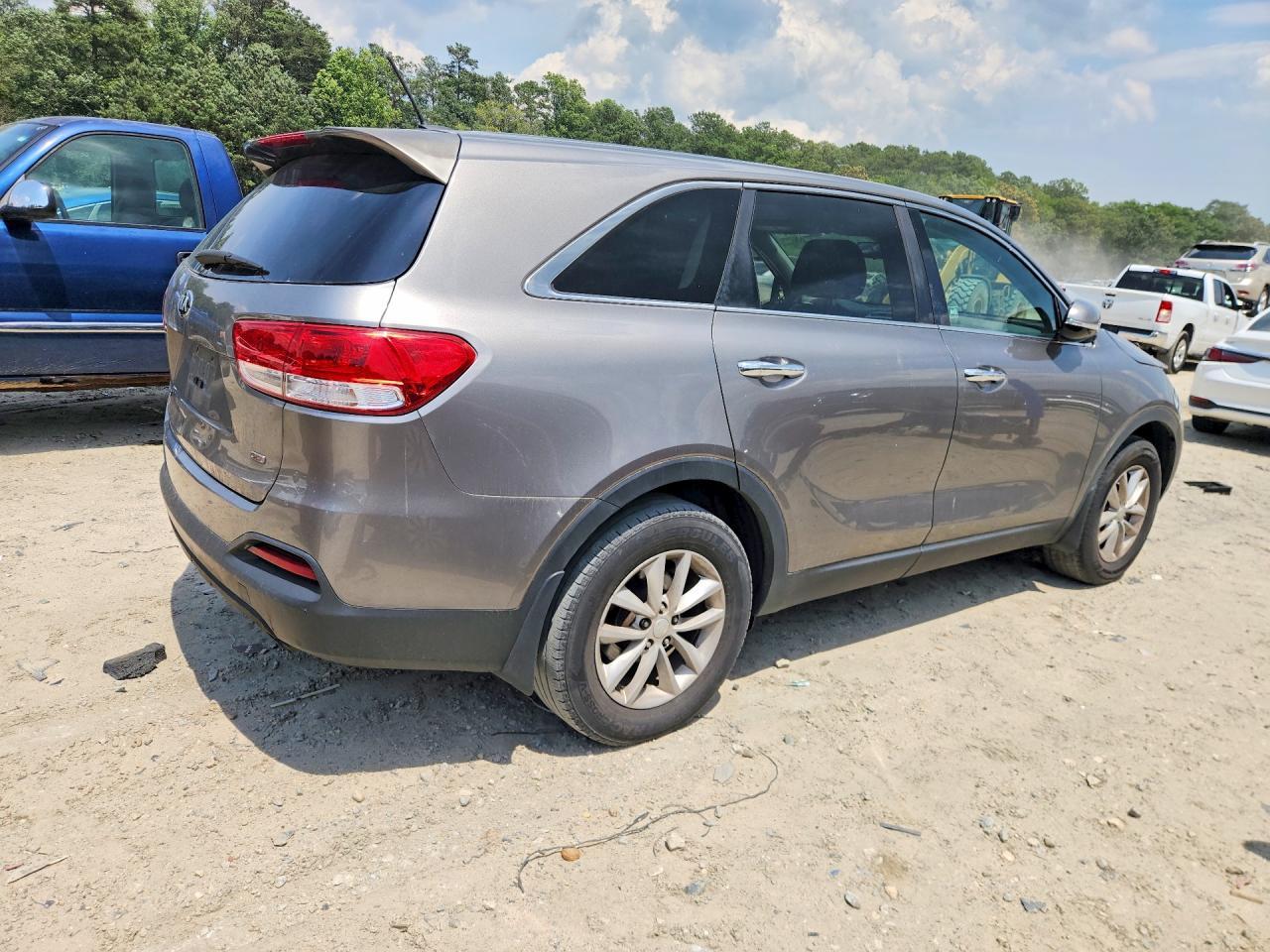 2016 Kia Sorento L - Image 3