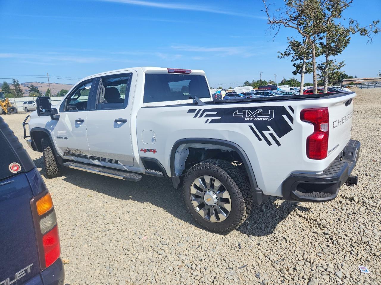 2023 Chevrolet Silverado K2500 Custom - Фото 2