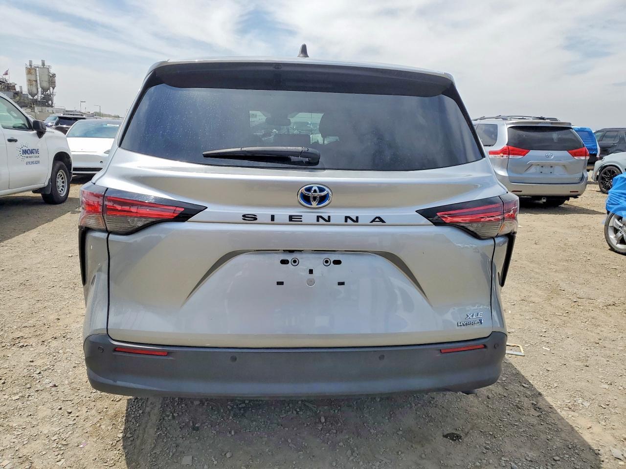 2022 Toyota Sienna Xle - Image 6