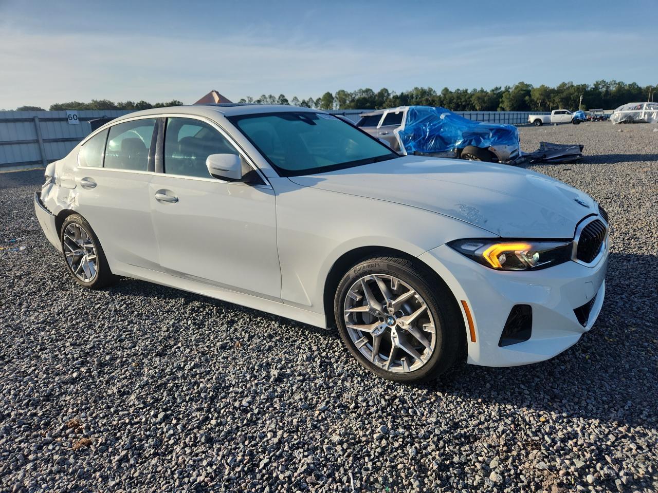 2025 BMW 330I - Фото 4