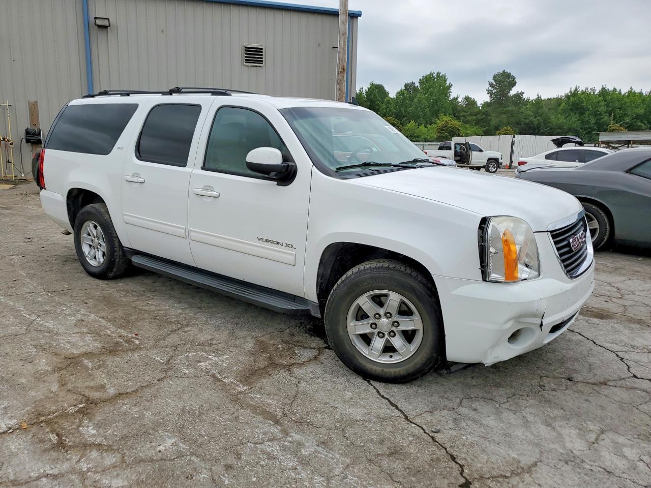 2011 GMC Yukon Xl C1500 Slt - Image 4