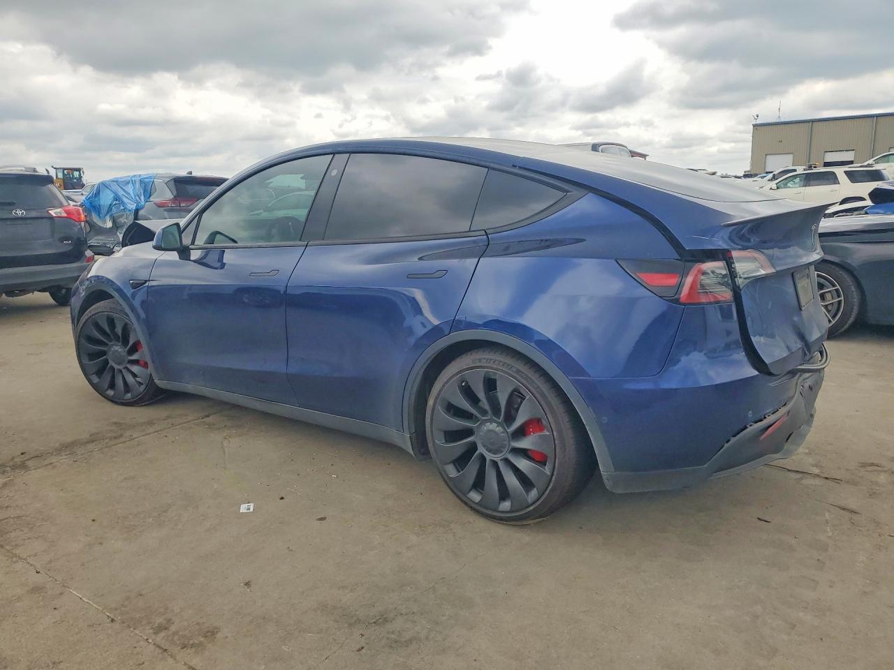 2022 Tesla Model Y - Фото 2