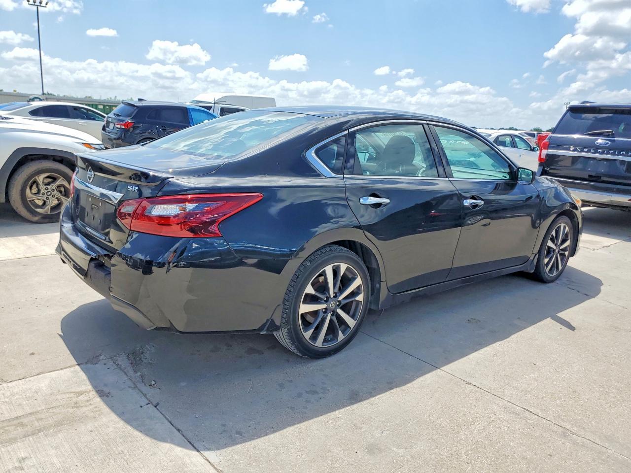2017 Nissan Altima 2.5 Sr - Image 3