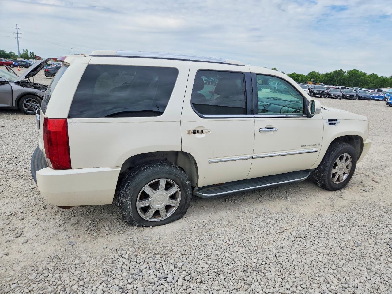 2007 Cadillac Escalade Luxury - Image 3