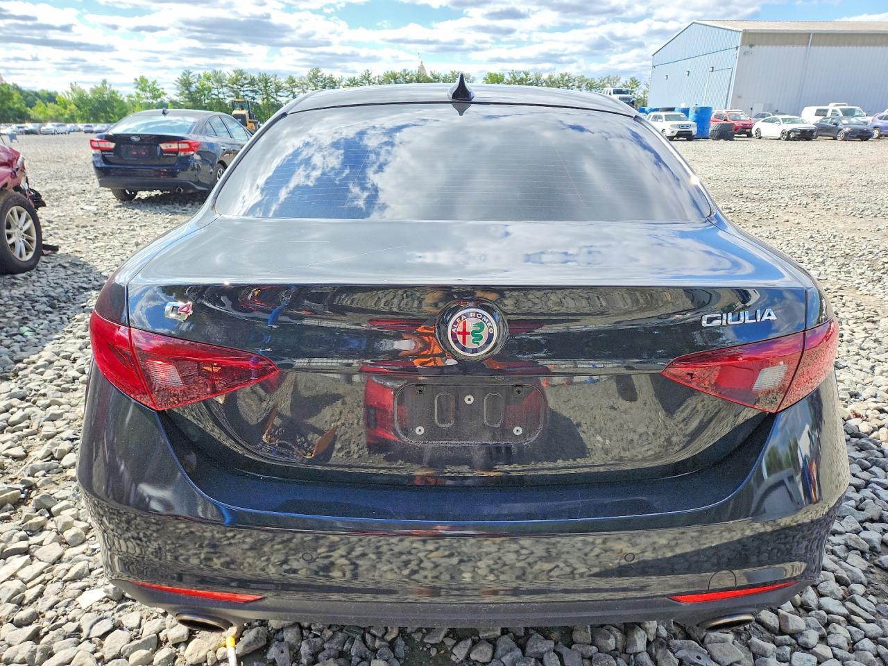 2020 Alfa Romeo Giulia Ti - Фото 6