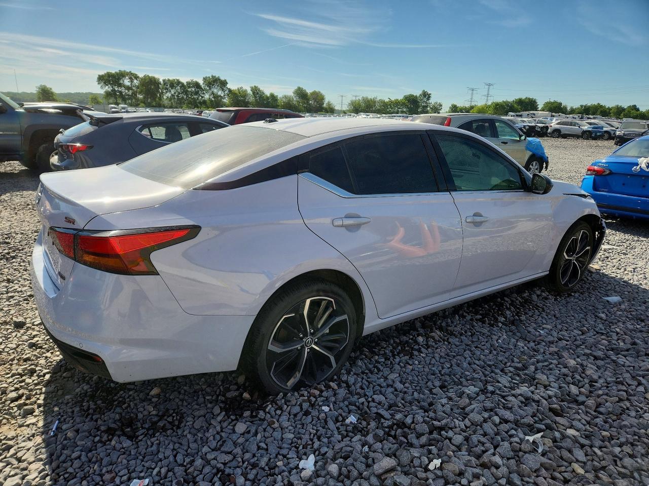 2024 Nissan Altima Sr - Image 3