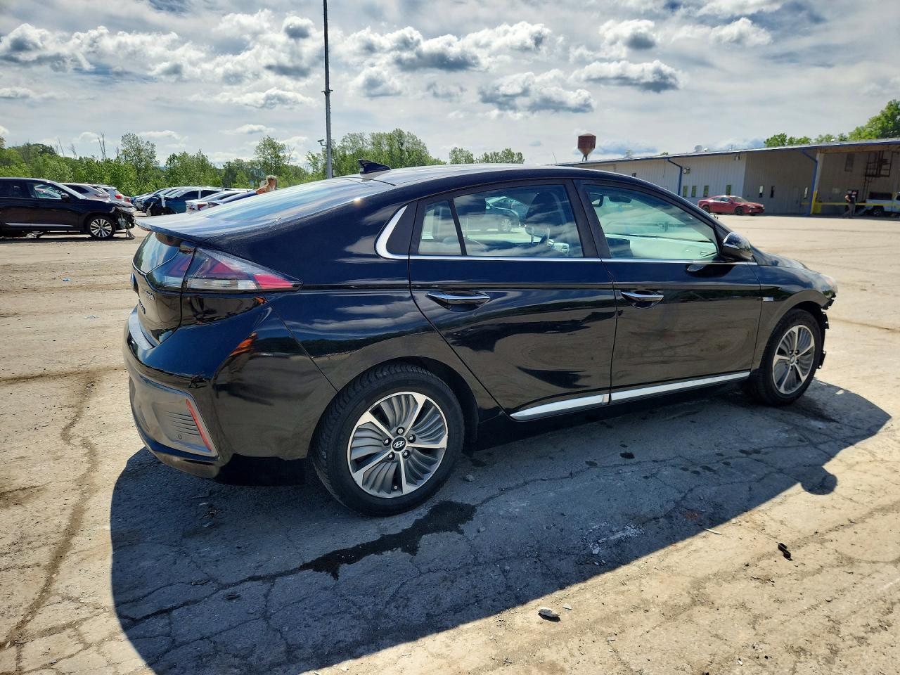2020 Hyundai Ioniq Limited - Image 3