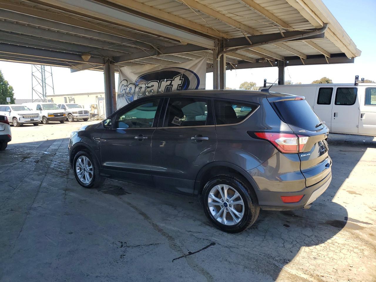 2017 Ford Escape Se - Фото 2