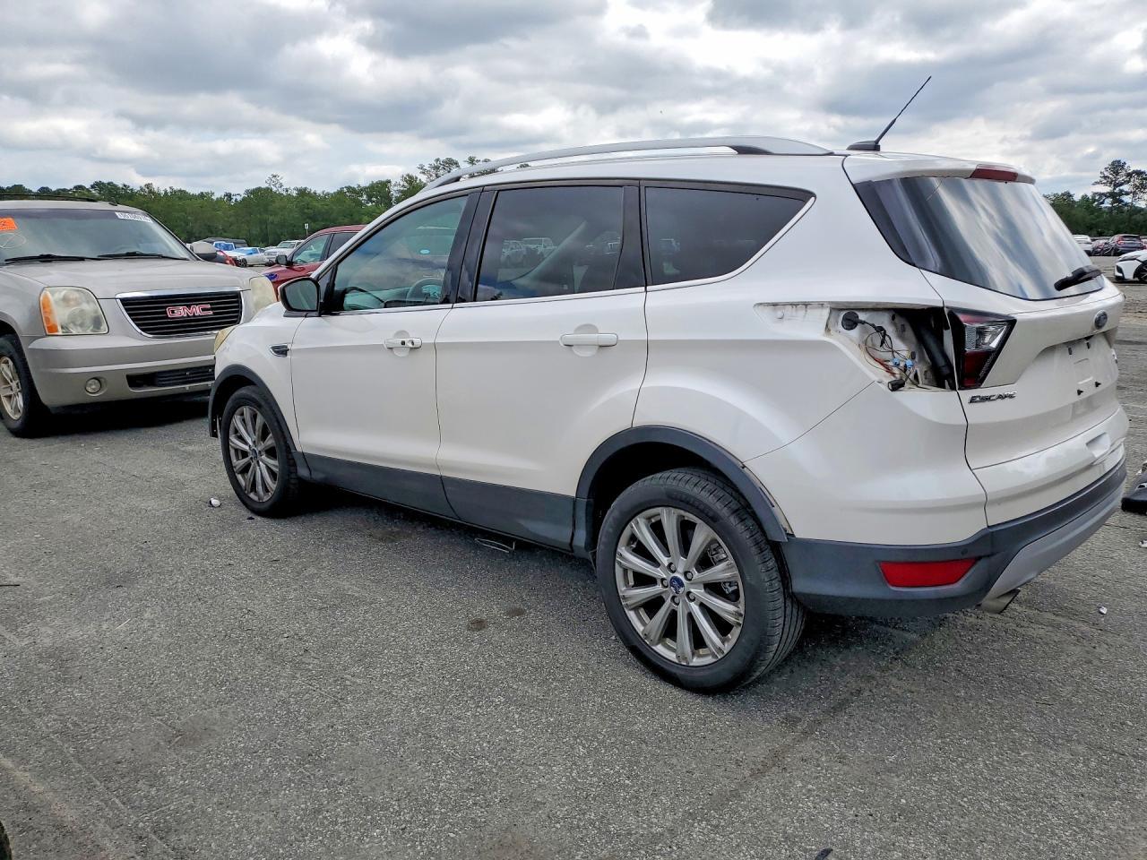2017 Ford Escape Titanium - Фото 2