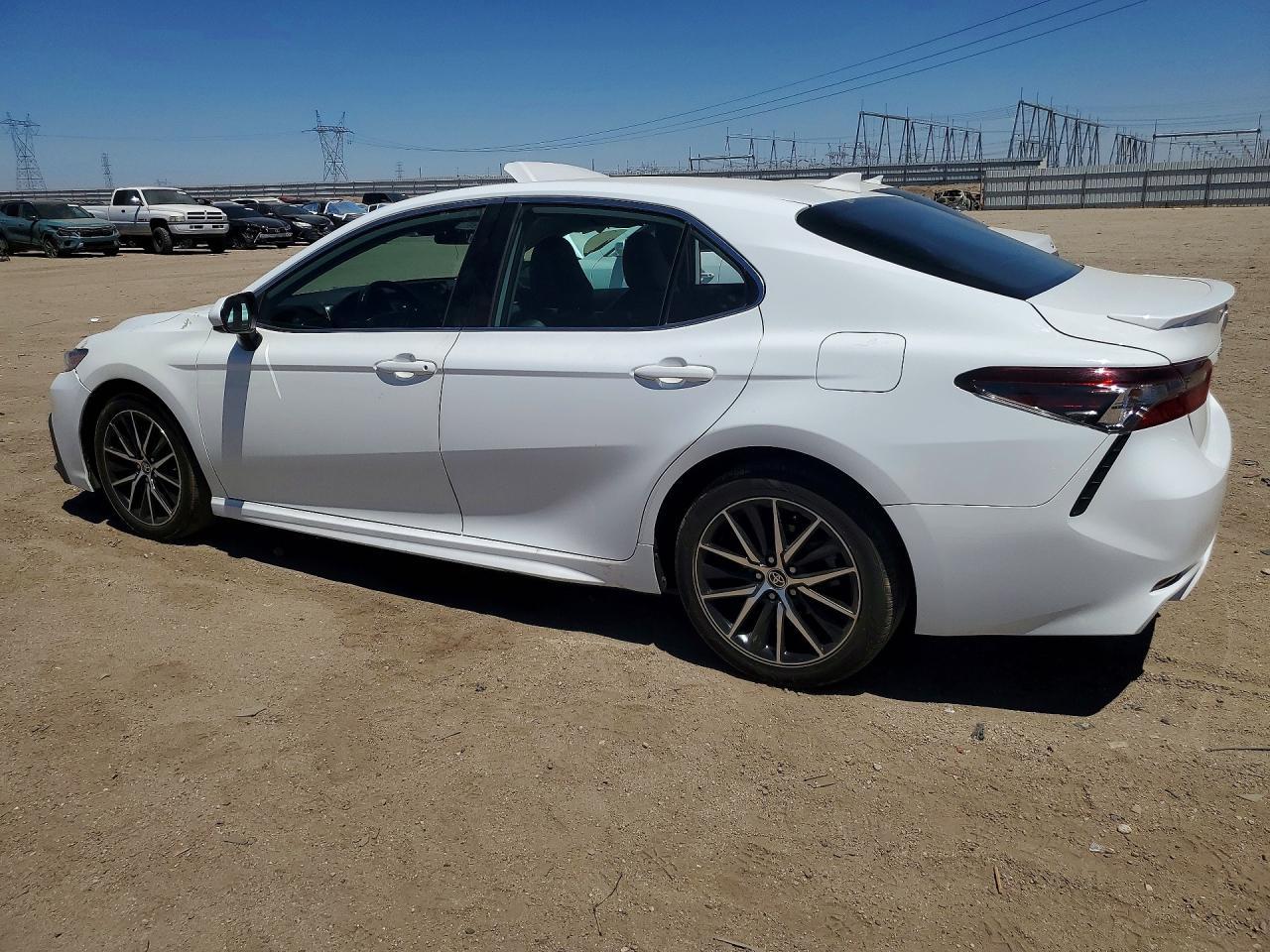 2021 Toyota Camry Se - Фото 2