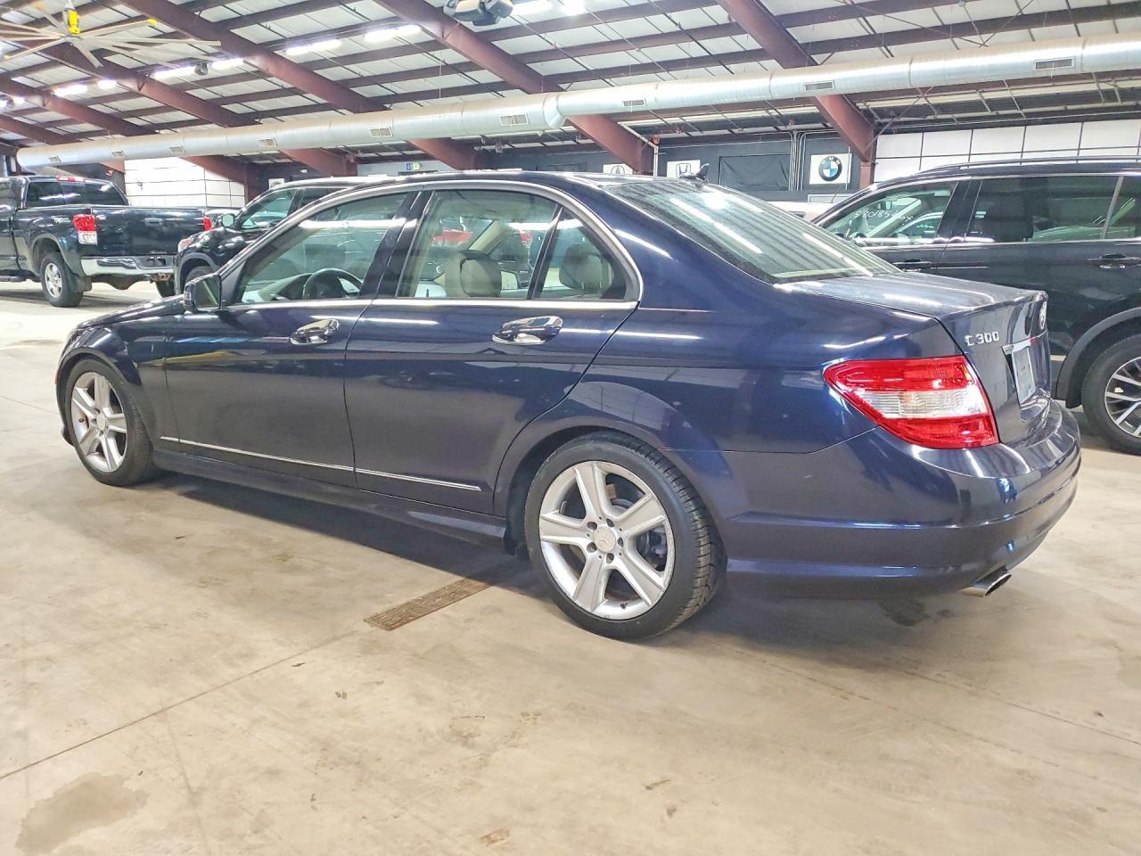 2011 Mercedes-Benz C 300 4Matic - Фото 2