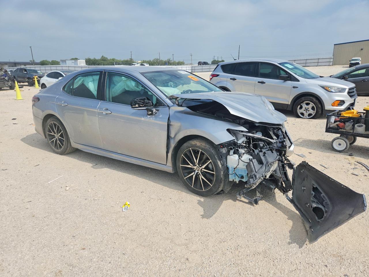 2022 Toyota Camry Se - Фото 4