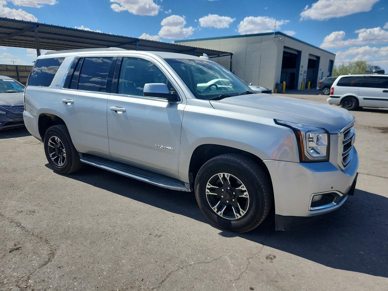 2017 GMC Yukon Slt - Image 4