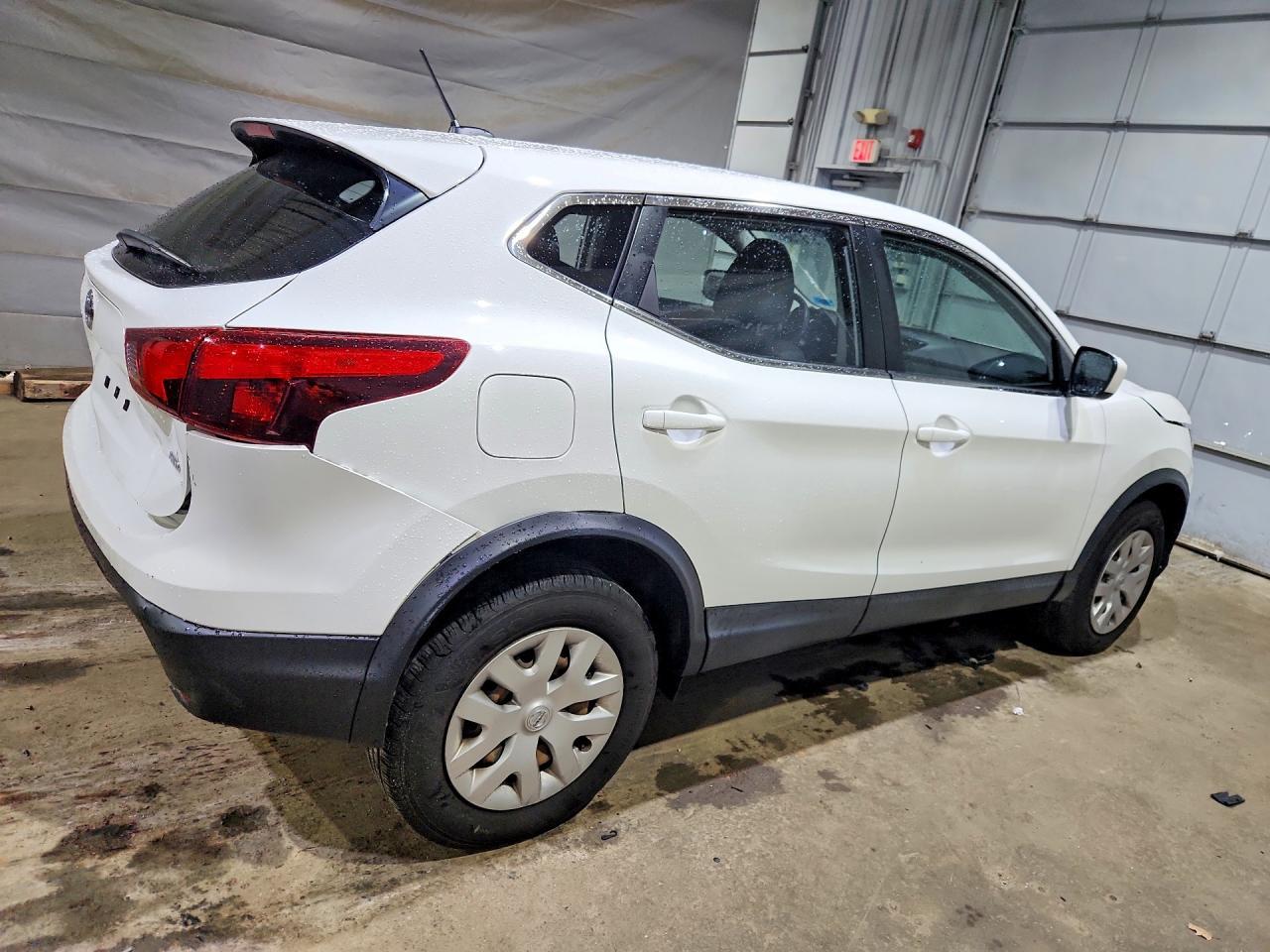 2019 Nissan Rogue Sport S - Фото 3