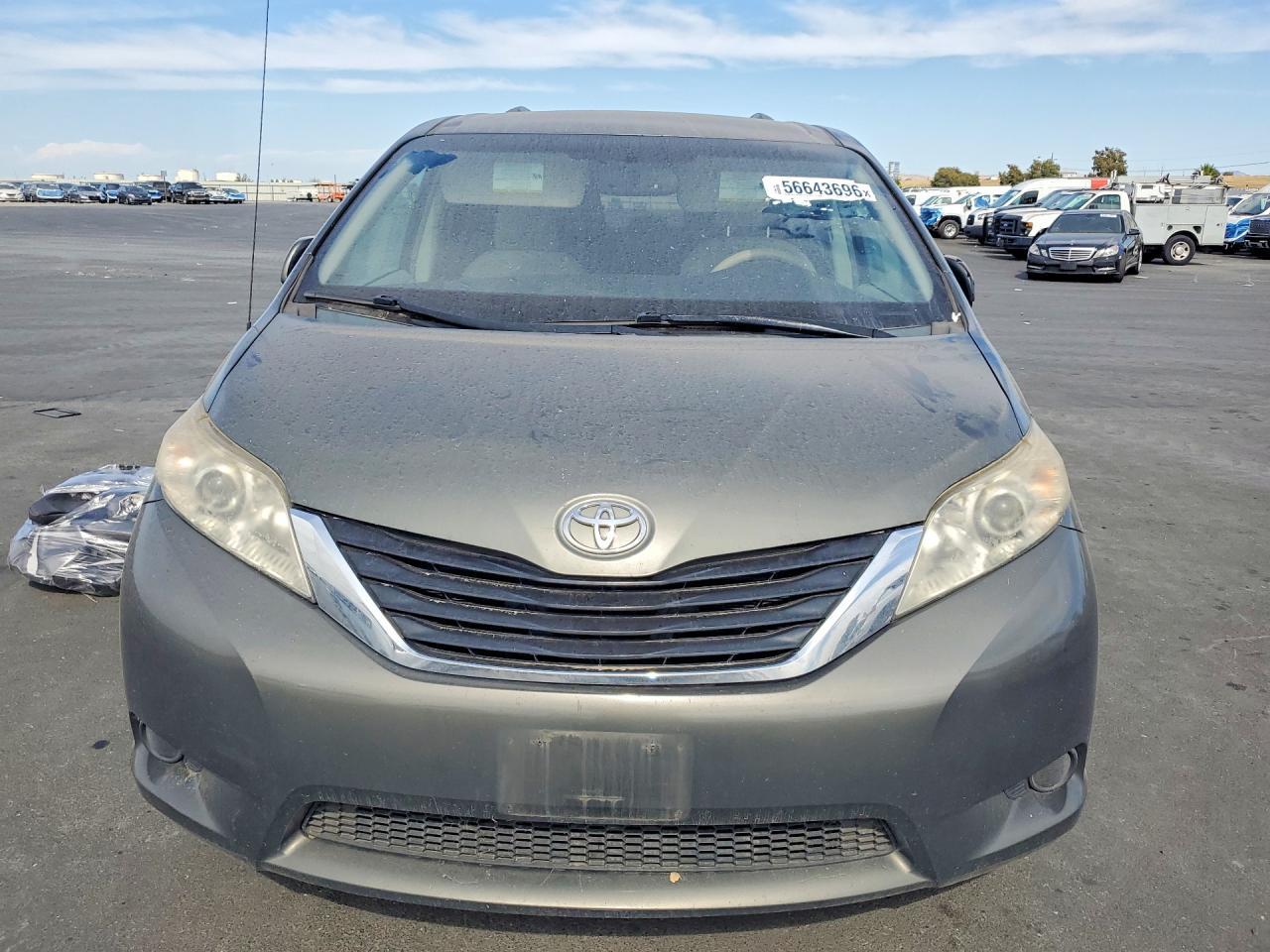 2011 Toyota Sienna Le - Фото 5