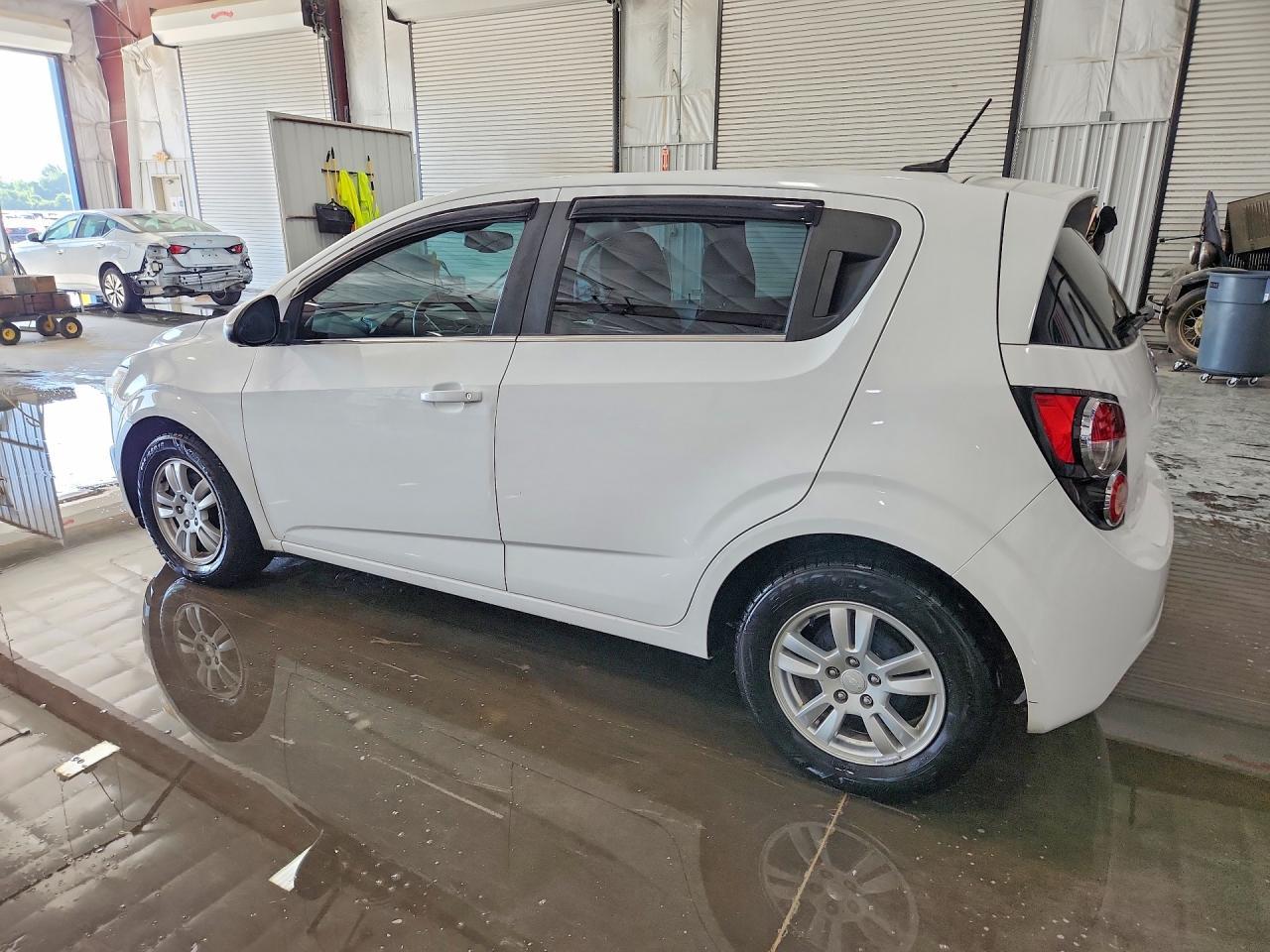 2013 Chevrolet Sonic Lt - Image 2