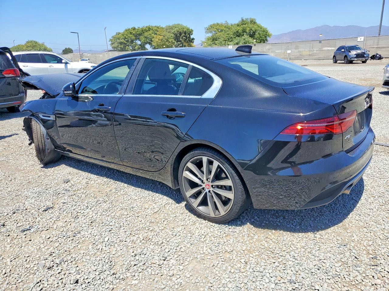 2020 Jaguar Xe S - Фото 2