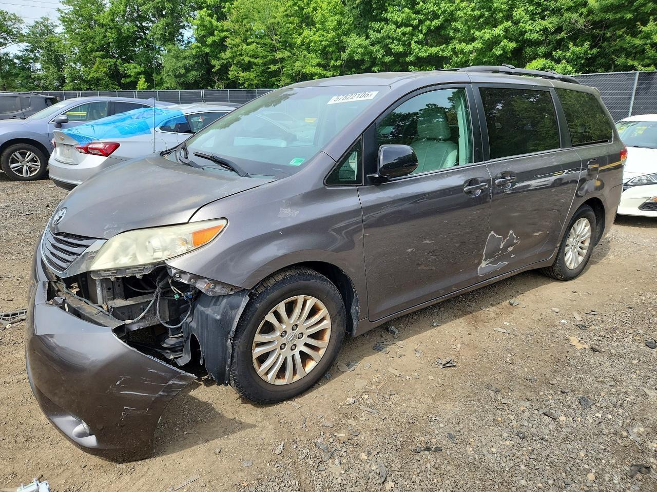 2013 Toyota Sienna Xle 8-Passenger