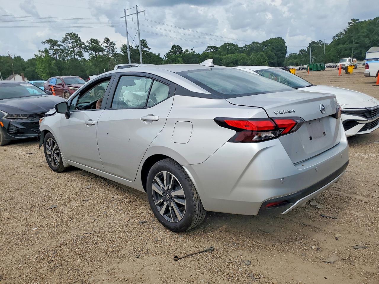 2021 Nissan Versa Sv - Image 2