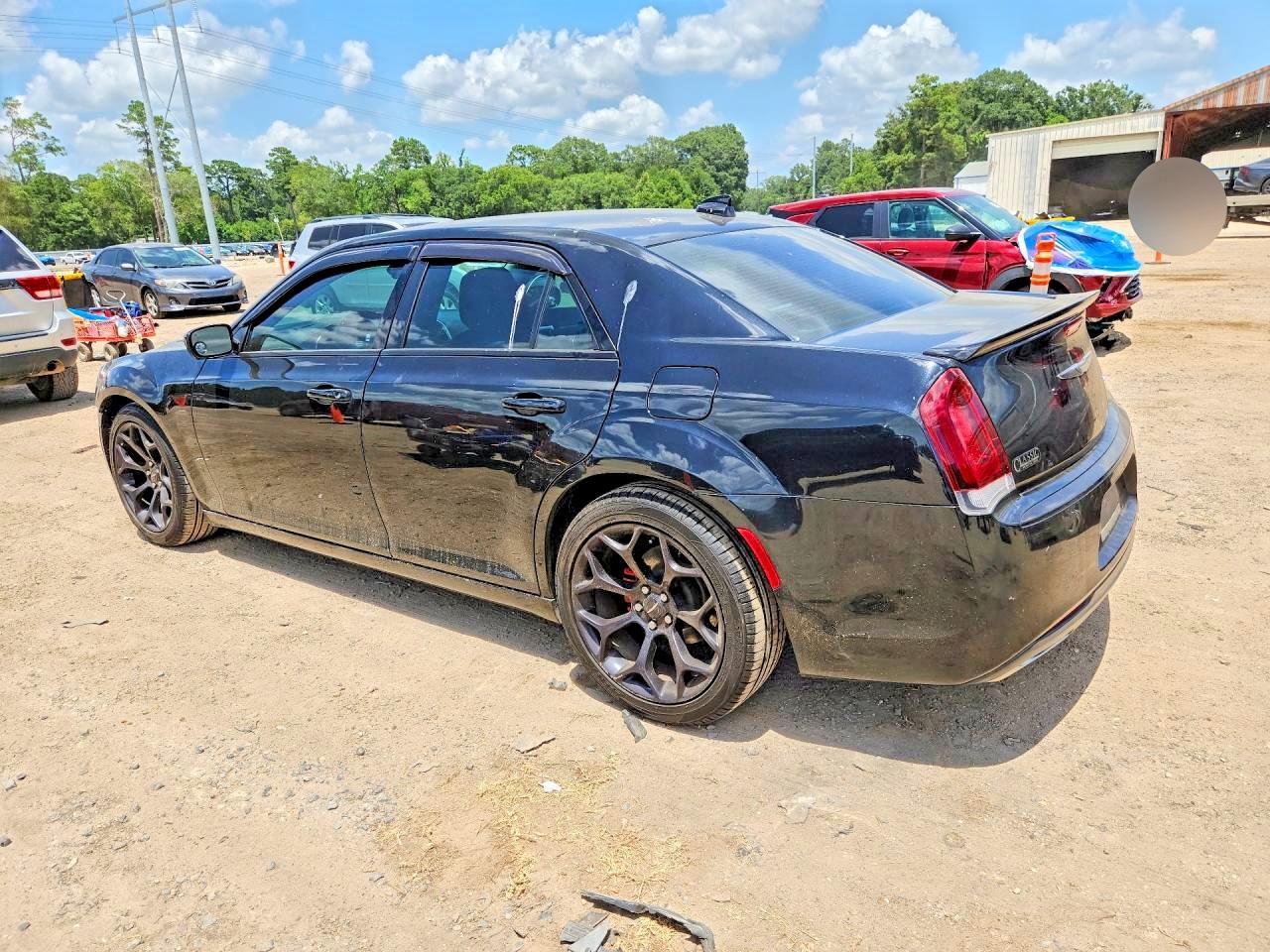 2019 Chrysler 300 Touring - Фото 2