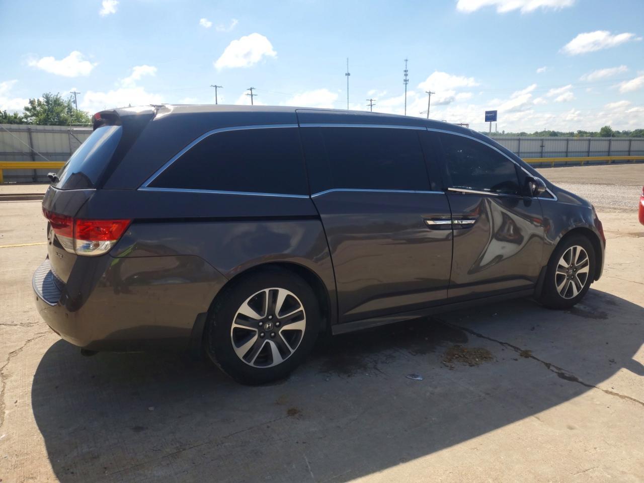 2015 Honda Odyssey Touring - Image 3