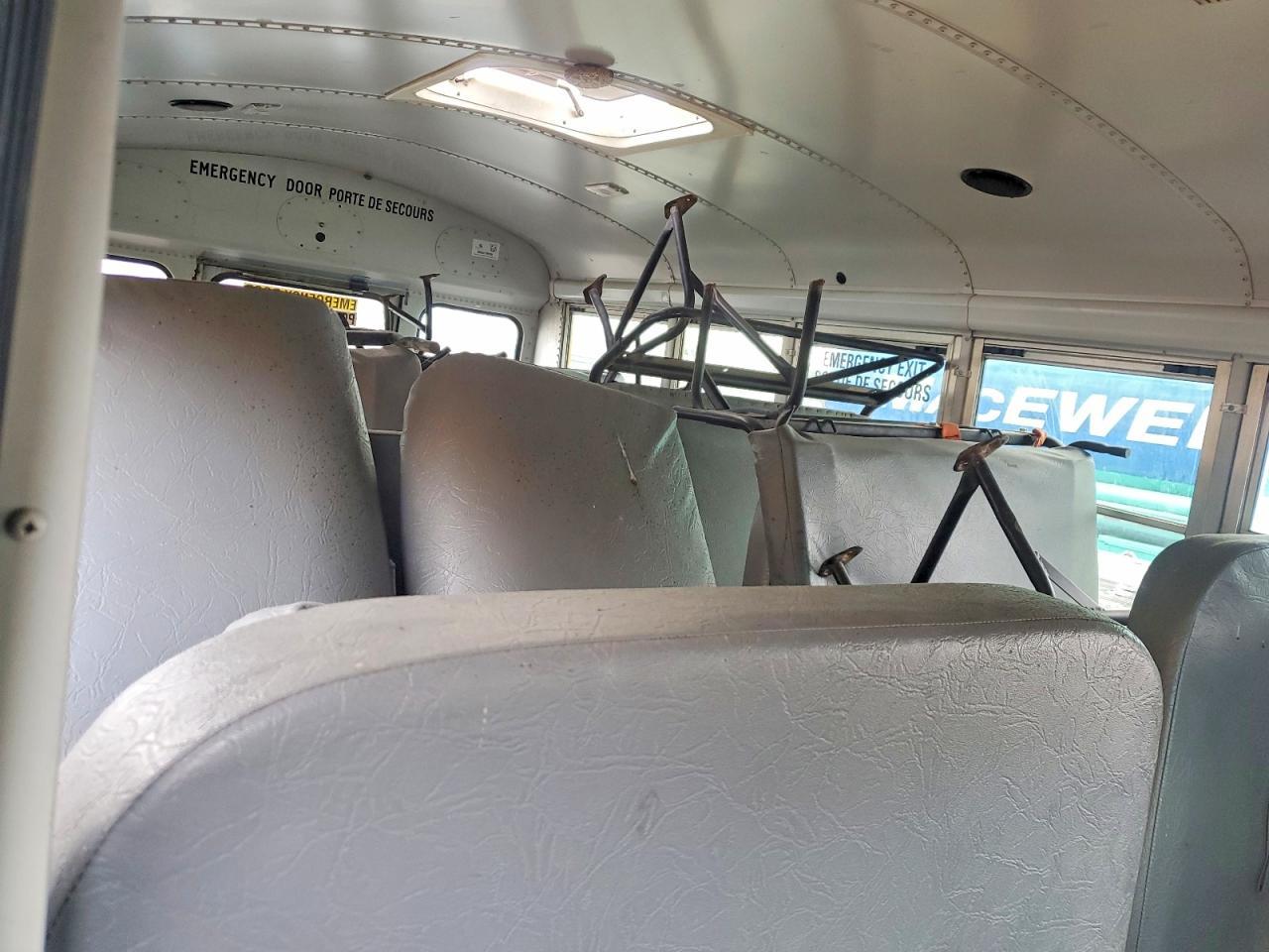 2009 Chevrolet Express Cu - School Bus - Фото 6
