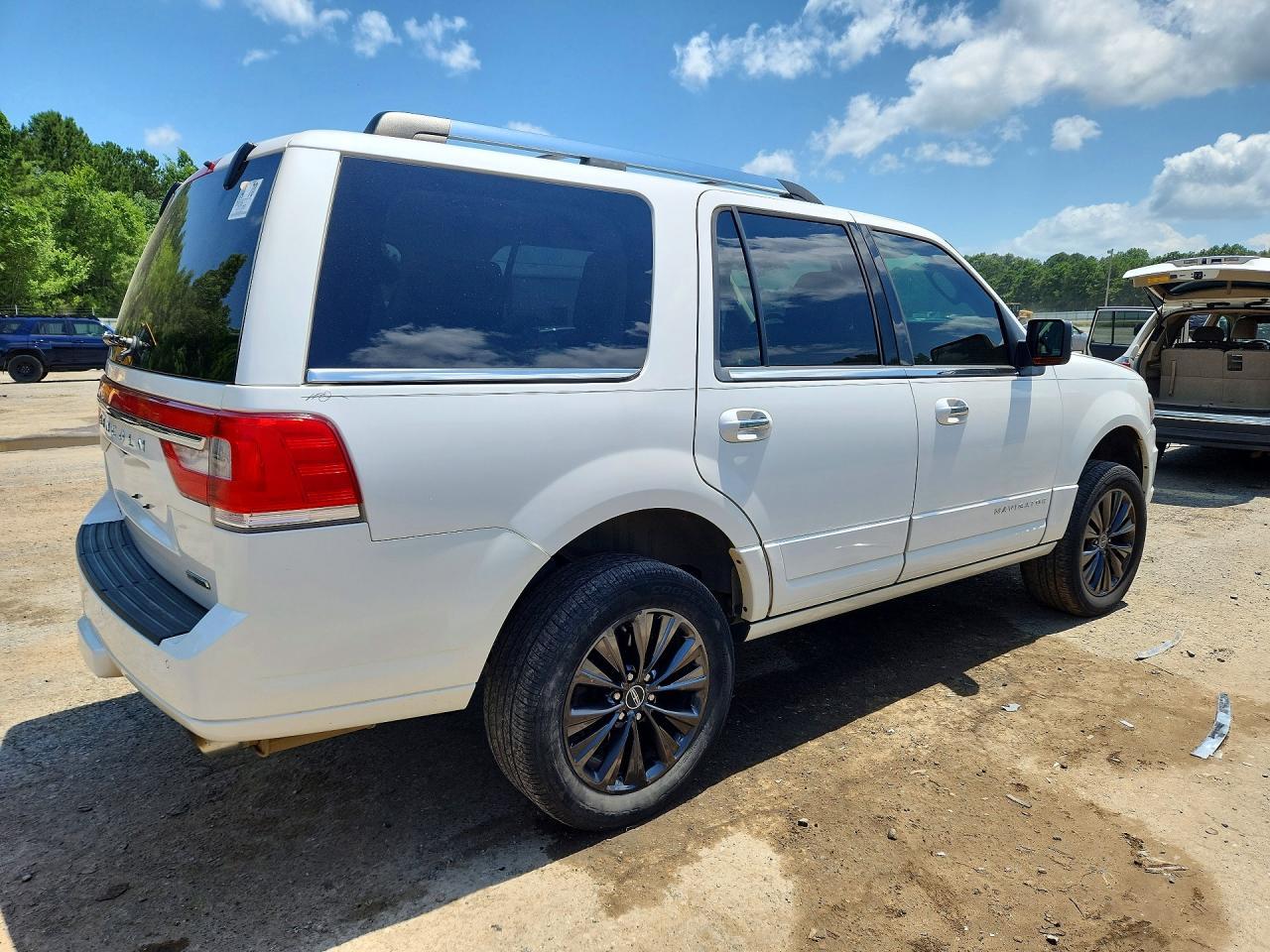 2015 Lincoln Navigator - Image 3