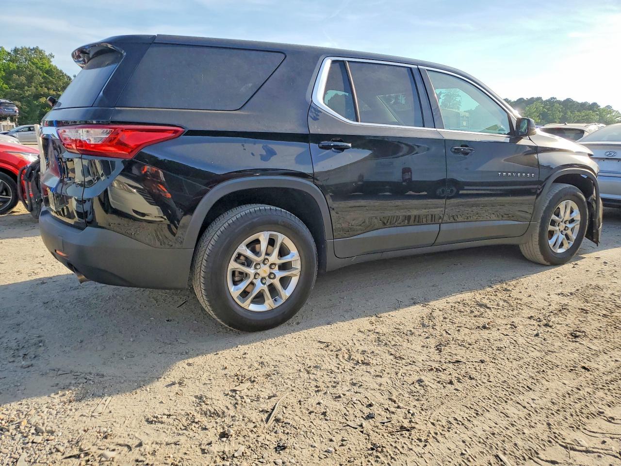 2020 Chevrolet Traverse Ls - Image 3