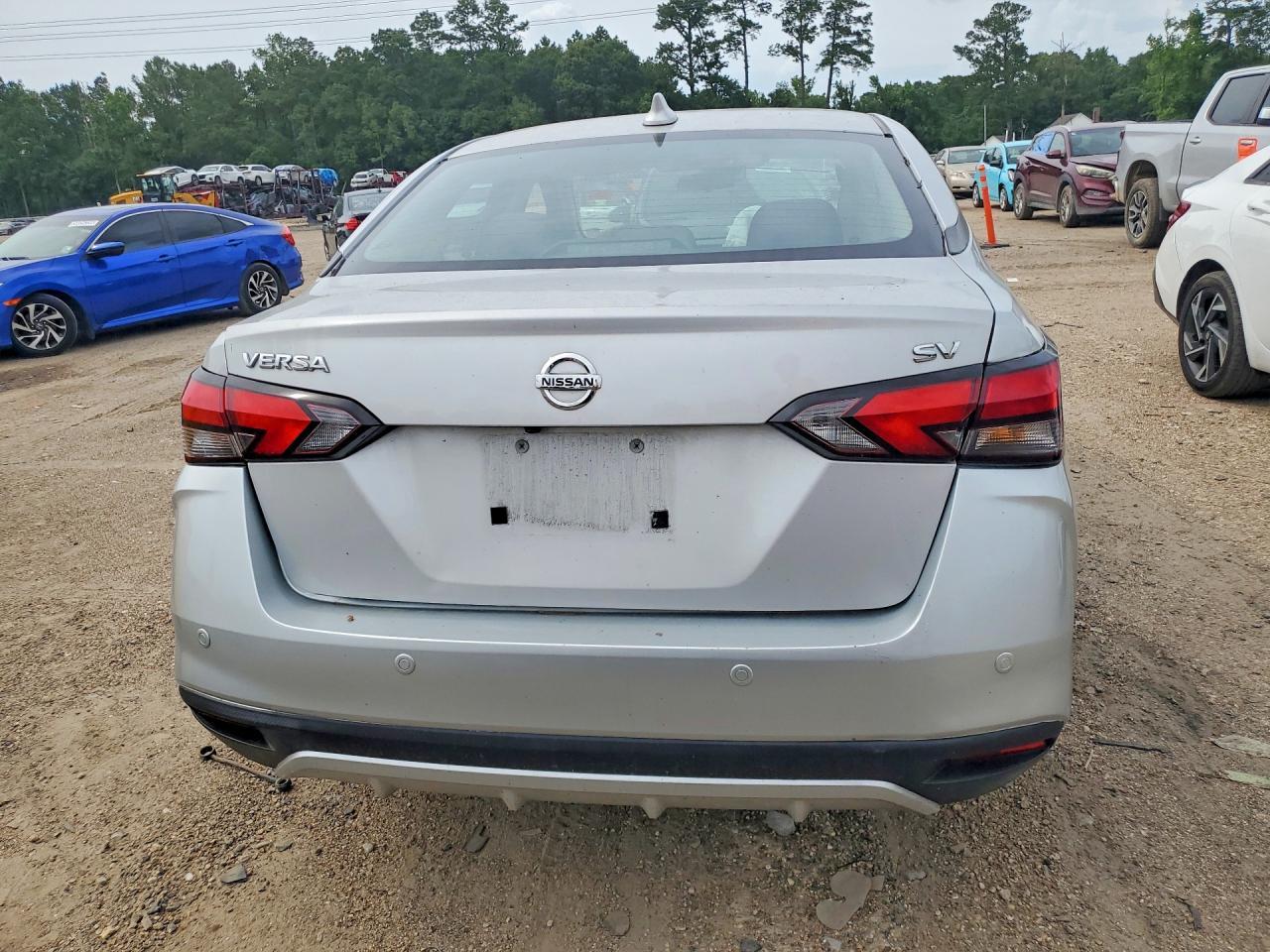 2021 Nissan Versa Sv - Image 6