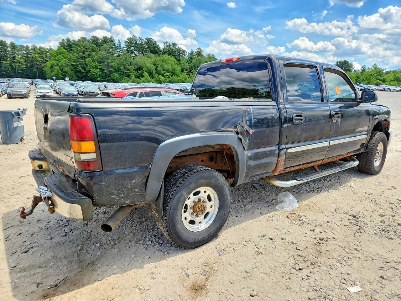 2005 GMC Sierra K2500 Heavy Duty - Image 3