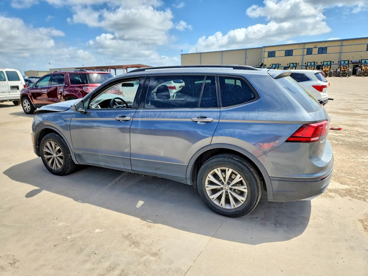 2020 Volkswagen Tiguan S - Фото 2