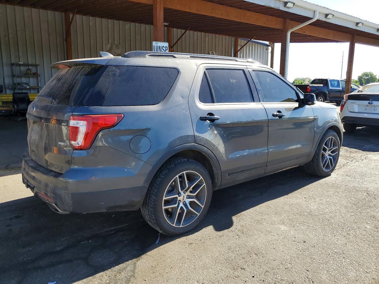 2017 Ford Explorer Sport - Image 3