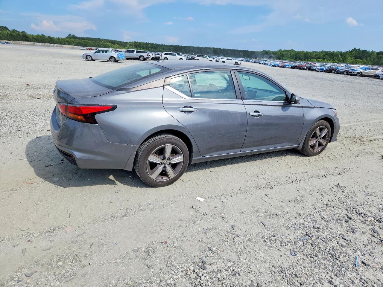 2019 Nissan Altima S - Фото 3